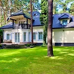 Villa Comfortable 4 Bedroom Outdoor Wood-fired Sauna Warsaw *