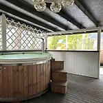 Comfortable 4 Bedroom Outdoor Wood-fired Sauna Warsaw *