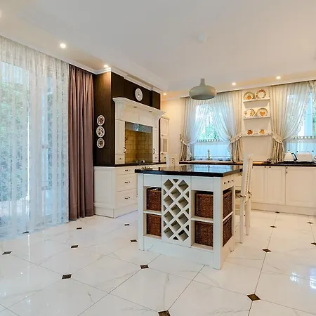 Willa Comfortable 4 Bedroom Outdoor Wood-fired Sauna Warsaw