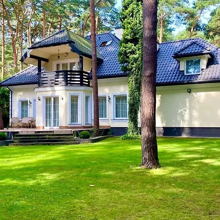 Willa Comfortable 4 Bedroom Outdoor Wood-fired Sauna Warsaw *