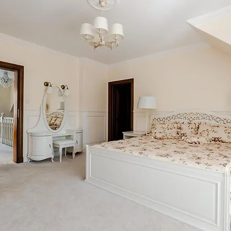 Villa Comfortable 4 Bedroom Outdoor Wood-fired Sauna Warsaw *