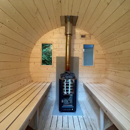 Comfortable 4 Bedroom Outdoor Wood-fired Sauna Warsaw *