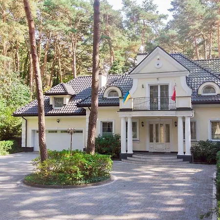 Comfortable 4 Bedroom Outdoor Wood-fired Sauna Warsaw Villa *