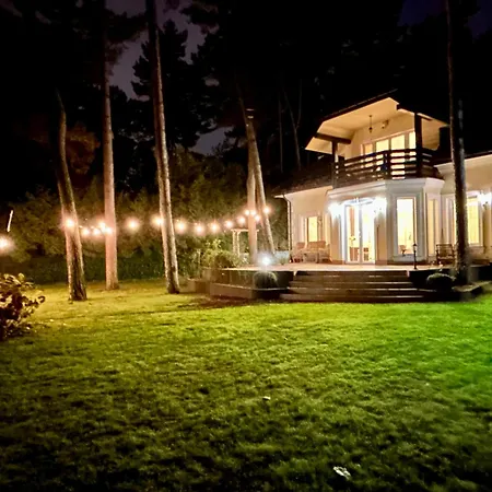 Comfortable 4 Bedroom Outdoor Wood-fired Sauna Warsaw Villa