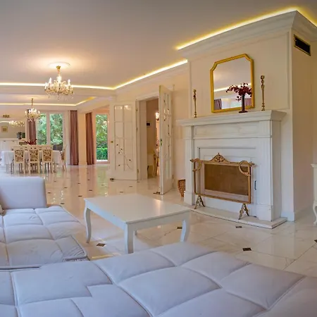 Comfortable 4 Bedroom Outdoor Wood-fired Sauna Warsaw *