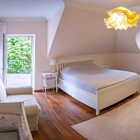 Willa Comfortable 4 Bedroom Outdoor Wood-fired Sauna Warsaw *