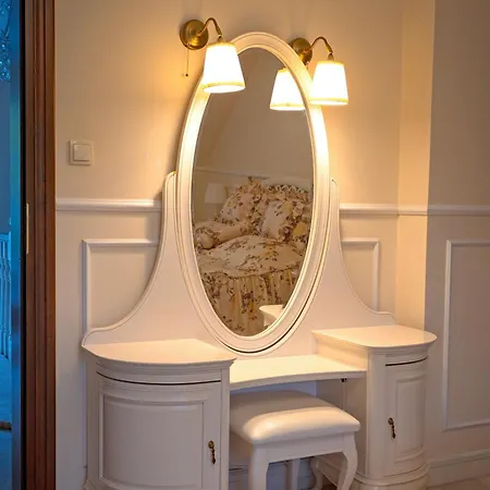 Comfortable 4 Bedroom Outdoor Wood-fired Sauna Warsaw *