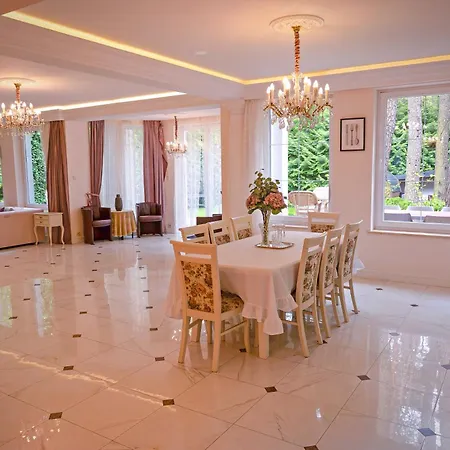 Comfortable 4 Bedroom Outdoor Wood-fired Sauna Warsaw